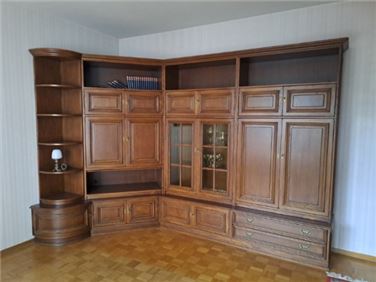 Abbildung: Wohnzimmereckschrank