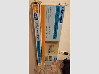 Abbildung: neue Glasregale (x2)