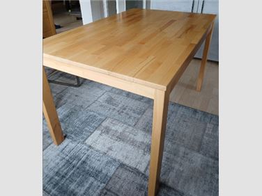Abbildung: Esszimmertisch