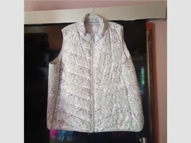 Abbildung: Ärmellose Steppjacke, sehr wenig getragen,Gr.54