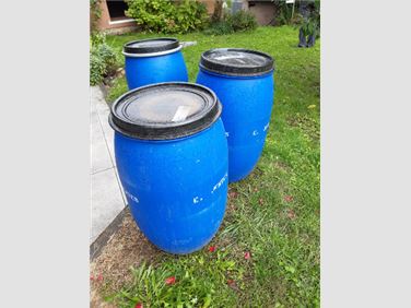 Abbildung: Plastikfässer mit Deckel 